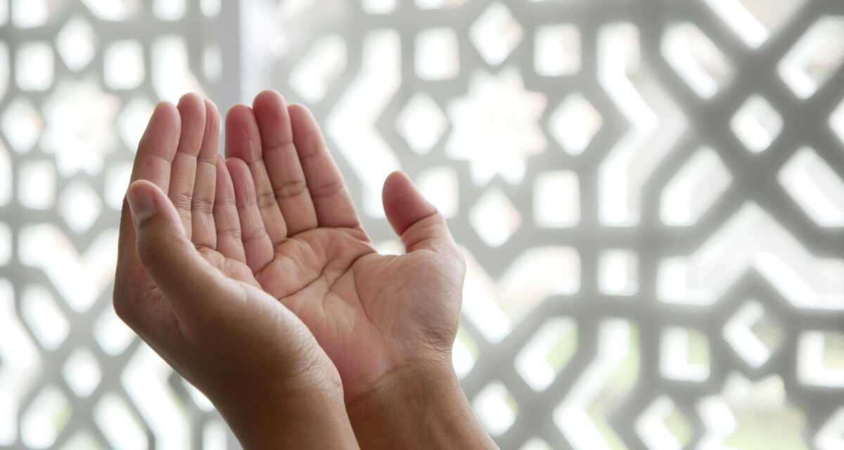 دعاء لتفريج الهم وزوال الغم ، وحكم إرساله ونشره .